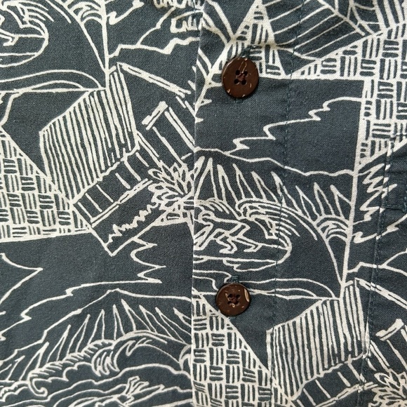 Reyn Spooner Hawaiian Short Sleeve Button Down Shirt - Picture 4 of 9